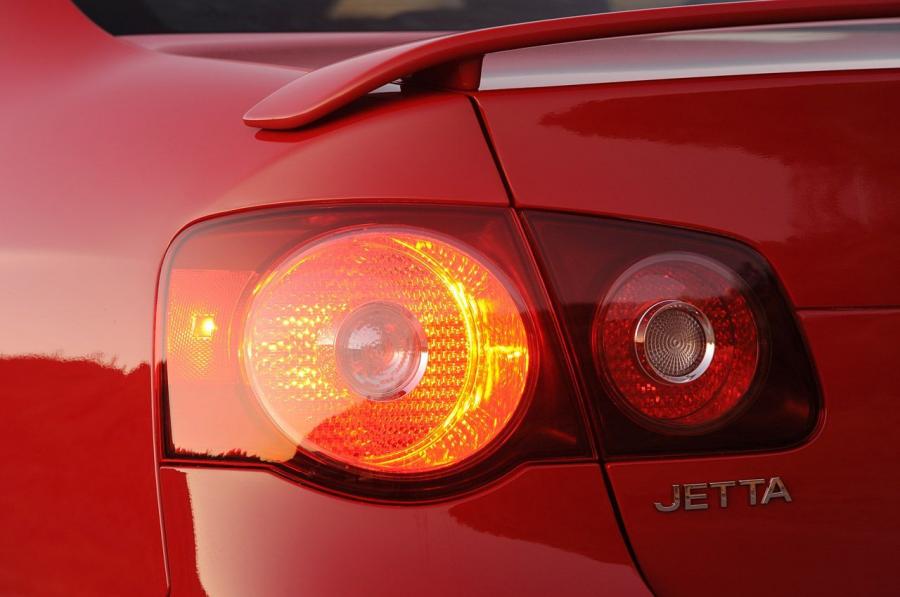  Volkswagen Jetta TDi Street Cup Edition 2010 года  (фото 25 из 41)